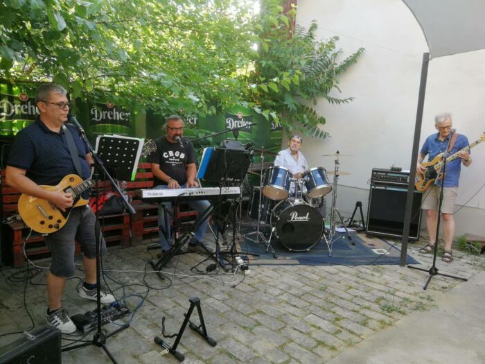 20210626-buszos-old-angels-band