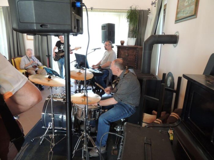 old_angels_band_20240321_034