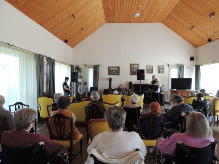 old_angels_band_20240321_052