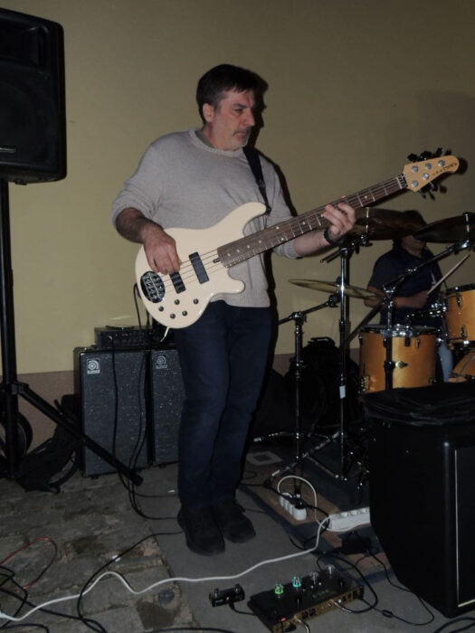 old_angels_band_scharlotte_rhodes_20250308_buszos_015