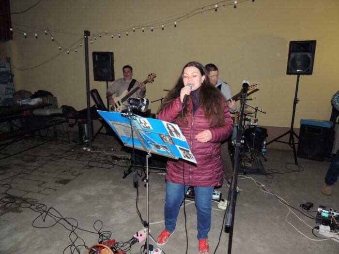 old_angels_band_scharlotte_rhodes_20250308_buszos_023