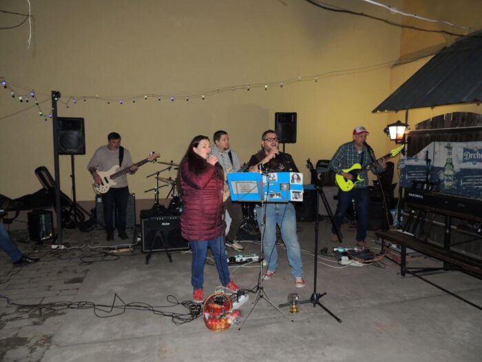 old_angels_band_scharlotte_rhodes_20250308_buszos_024