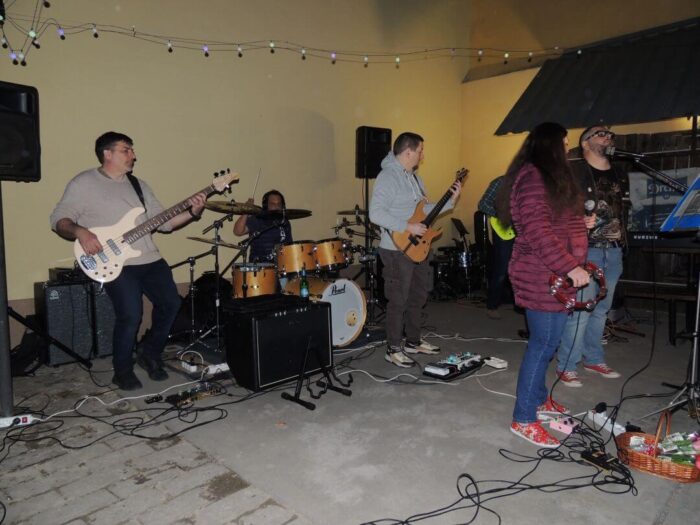 old_angels_band_scharlotte_rhodes_20250308_buszos_028