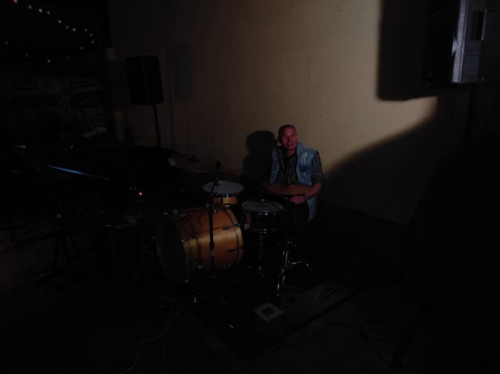 old_angels_band_scharlotte_rhodes_20250308_buszos_051