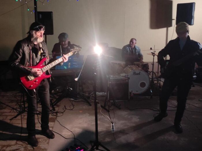 old_angels_band_scharlotte_rhodes_20250308_buszos_053