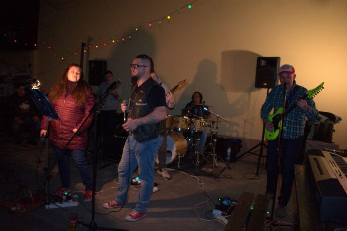 old_angels_band_scharlotte_rhodes_20250308_buszos_056