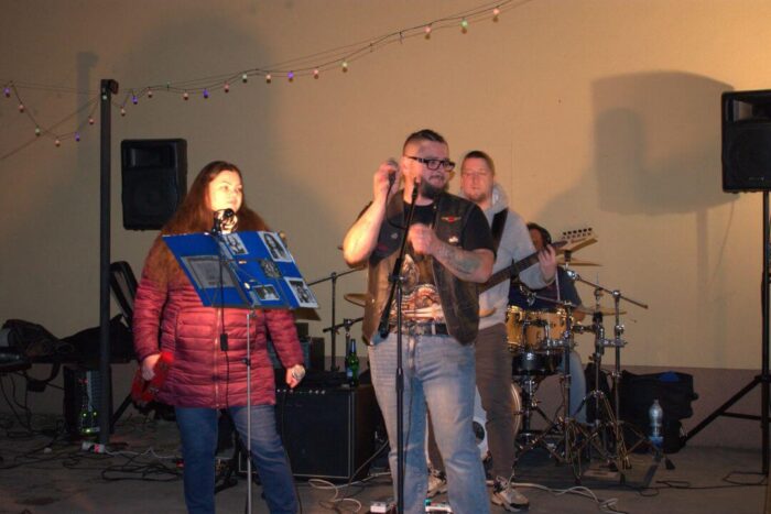 old_angels_band_scharlotte_rhodes_20250308_buszos_060