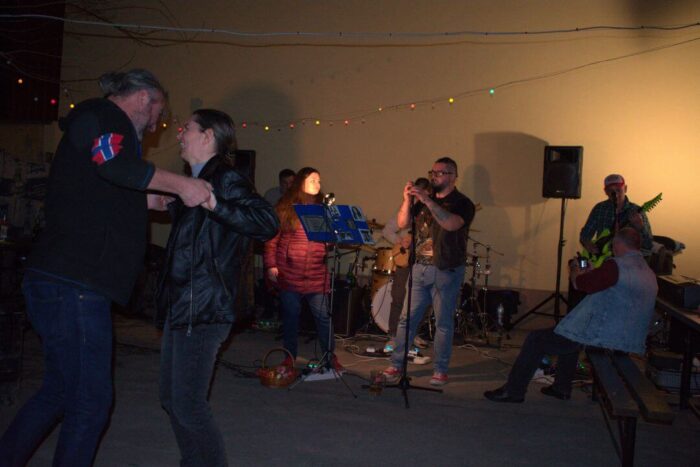 old_angels_band_scharlotte_rhodes_20250308_buszos_062