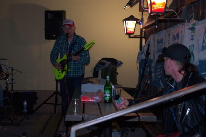 old_angels_band_scharlotte_rhodes_20250308_buszos_072