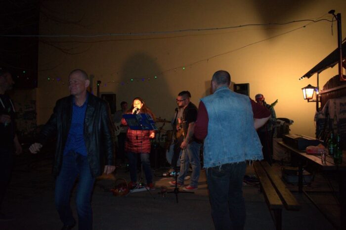 old_angels_band_scharlotte_rhodes_20250308_buszos_073