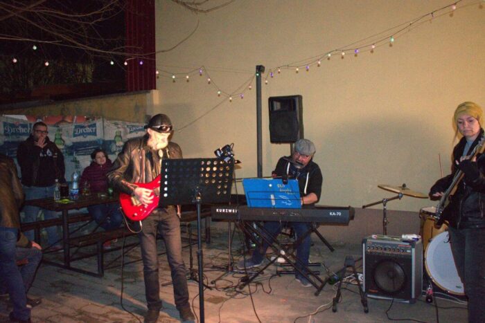 old_angels_band_scharlotte_rhodes_20250308_buszos_075