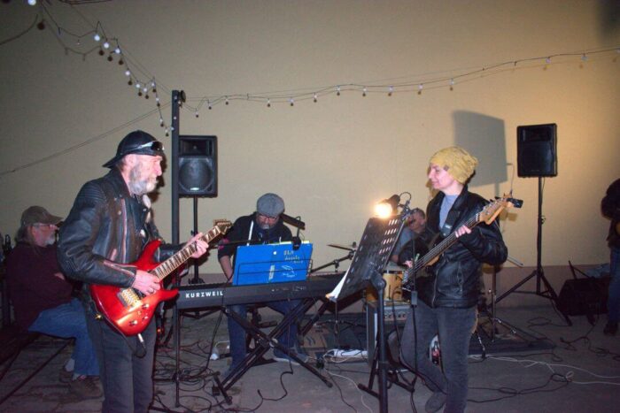 old_angels_band_scharlotte_rhodes_20250308_buszos_088