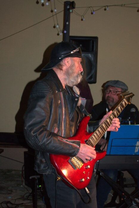 old_angels_band_scharlotte_rhodes_20250308_buszos_100