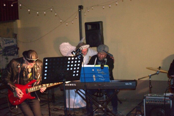 old_angels_band_scharlotte_rhodes_20250308_buszos_106