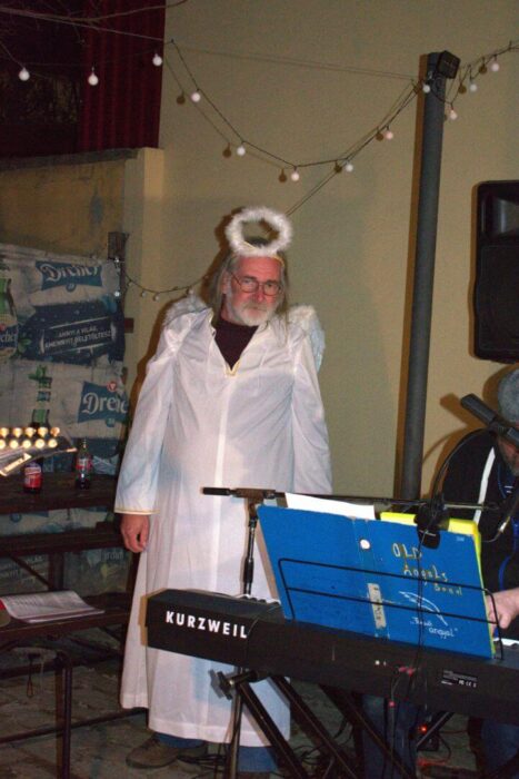 old_angels_band_scharlotte_rhodes_20250308_buszos_110