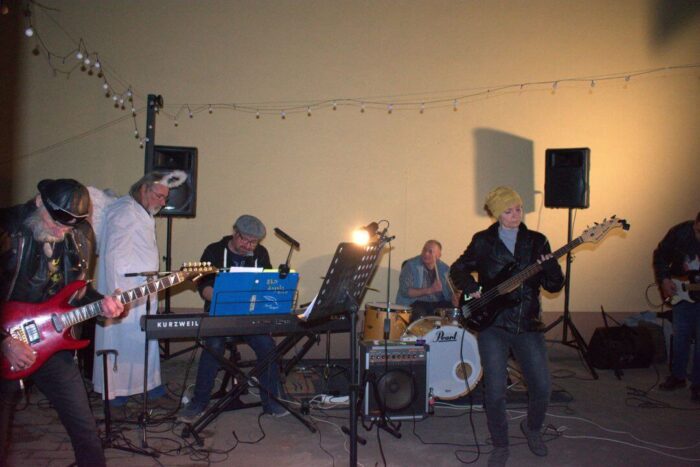 old_angels_band_scharlotte_rhodes_20250308_buszos_114