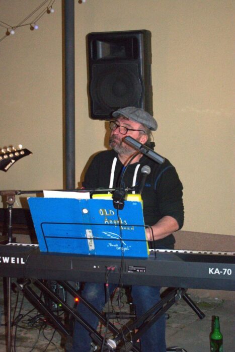 old_angels_band_scharlotte_rhodes_20250308_buszos_116