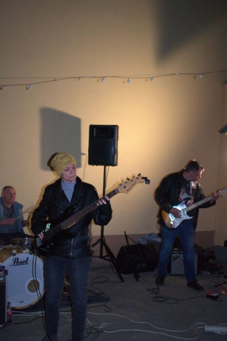 old_angels_band_scharlotte_rhodes_20250308_buszos_121