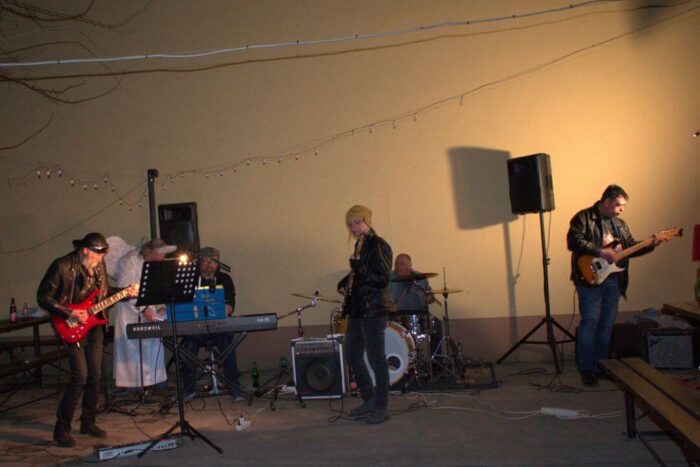 old_angels_band_scharlotte_rhodes_20250308_buszos_129