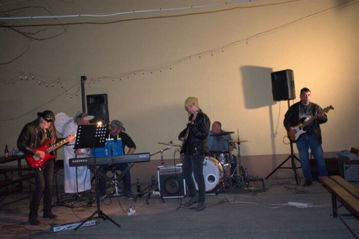 old_angels_band_scharlotte_rhodes_20250308_buszos_131