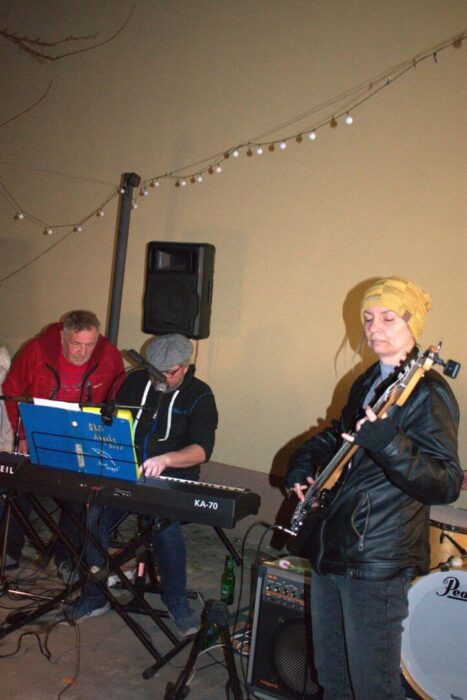 old_angels_band_scharlotte_rhodes_20250308_buszos_133