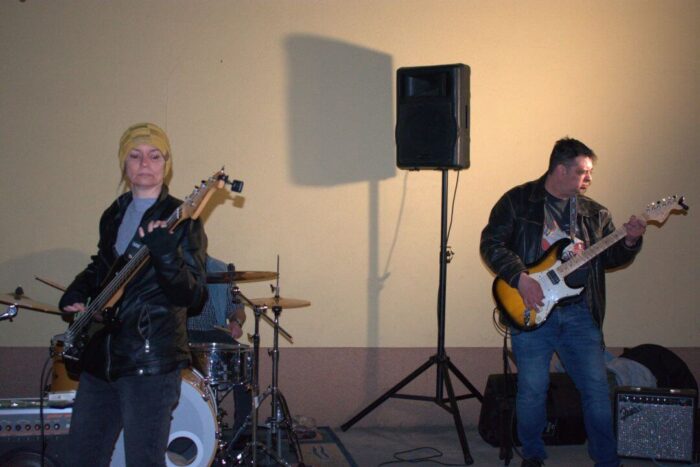 old_angels_band_scharlotte_rhodes_20250308_buszos_139