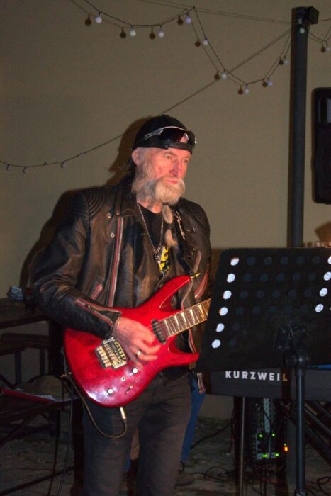 old_angels_band_scharlotte_rhodes_20250308_buszos_142