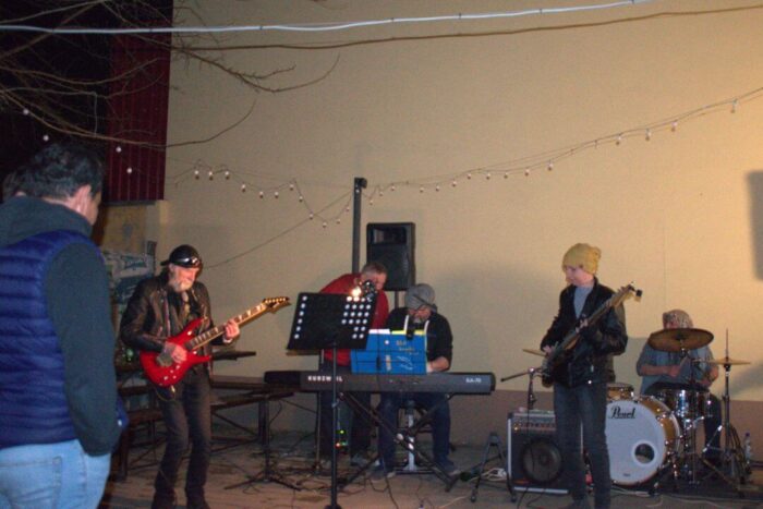 old_angels_band_scharlotte_rhodes_20250308_buszos_143