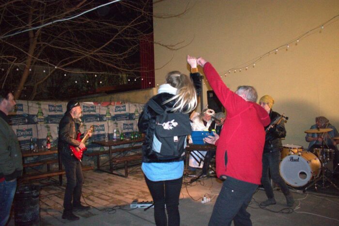 old_angels_band_scharlotte_rhodes_20250308_buszos_149