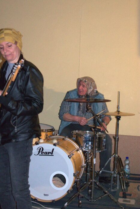 old_angels_band_scharlotte_rhodes_20250308_buszos_151