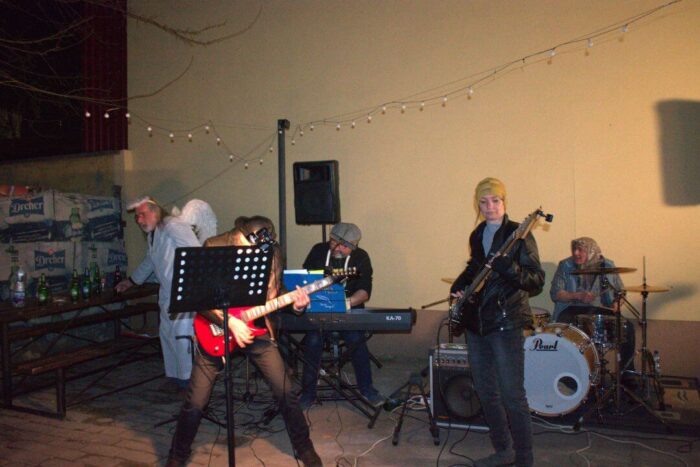 old_angels_band_scharlotte_rhodes_20250308_buszos_157