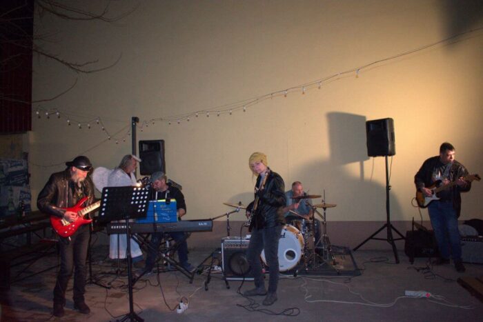 old_angels_band_scharlotte_rhodes_20250308_buszos_163